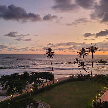 Hasara Oceanfront Apartments Galle Buitenkant foto