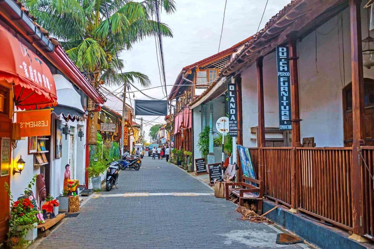 Hasara Oceanfront Apartments Galle Buitenkant foto