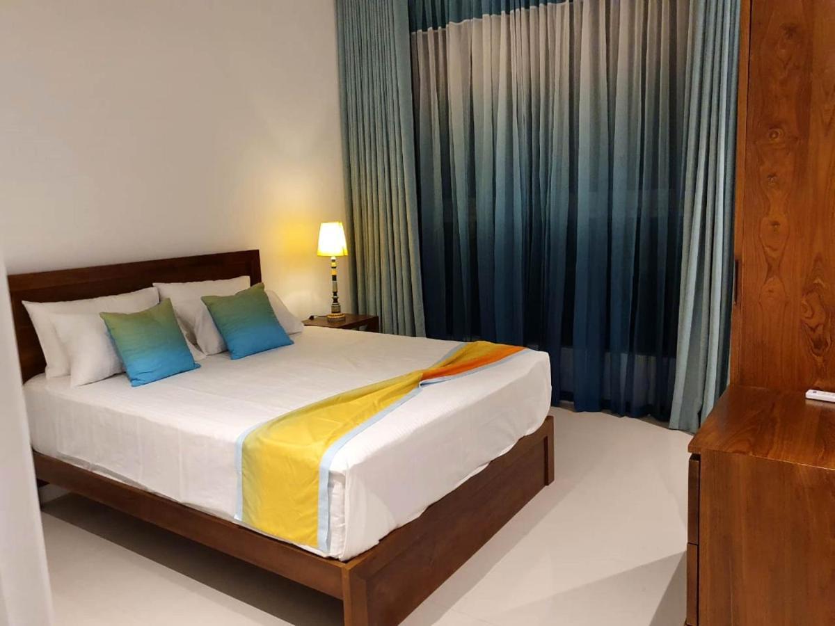 Hasara Oceanfront Apartments Galle Buitenkant foto