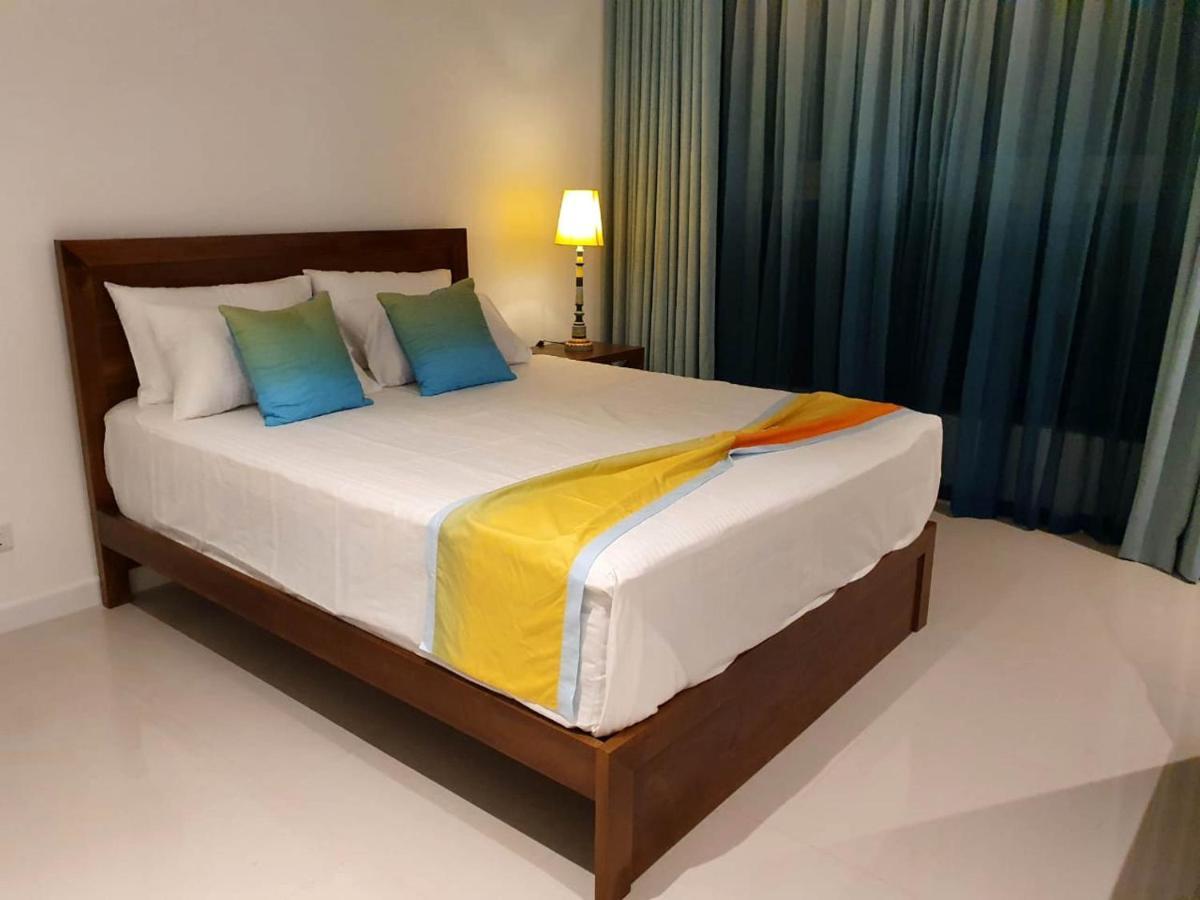 Hasara Oceanfront Apartments Galle Buitenkant foto