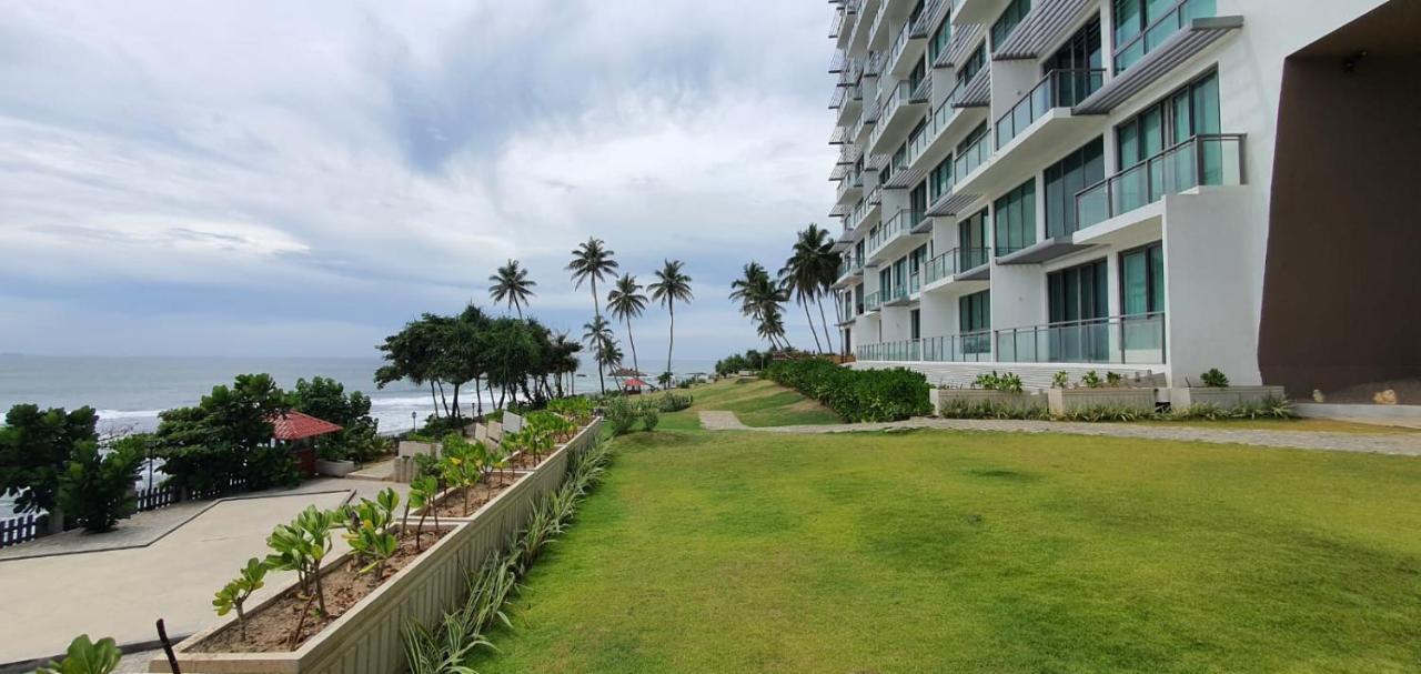 Hasara Oceanfront Apartments Galle Buitenkant foto
