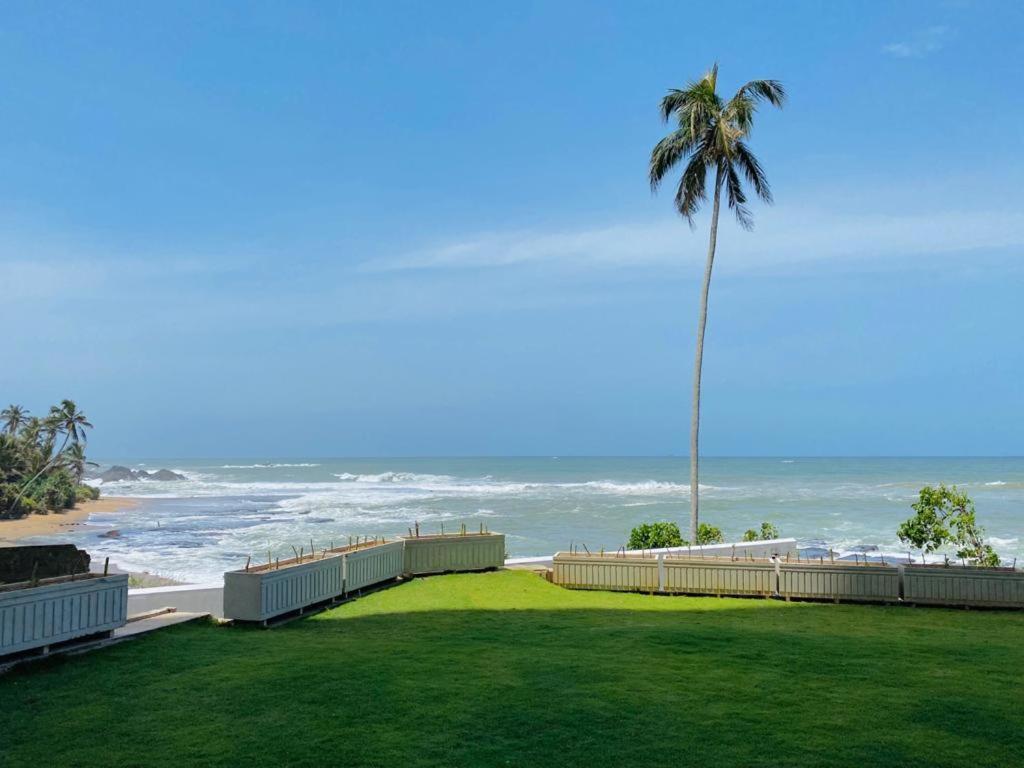 Hasara Oceanfront Apartments Galle Buitenkant foto