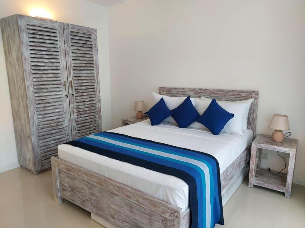 Hasara Oceanfront Apartments Galle Buitenkant foto