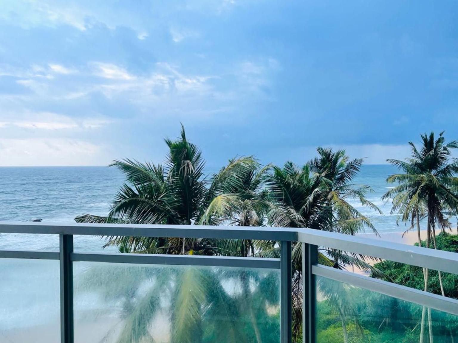 Hasara Oceanfront Apartments Galle Buitenkant foto