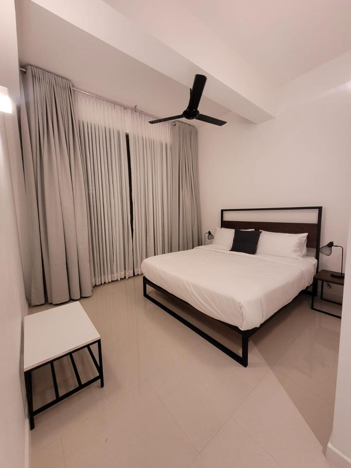 Hasara Oceanfront Apartments Galle Buitenkant foto