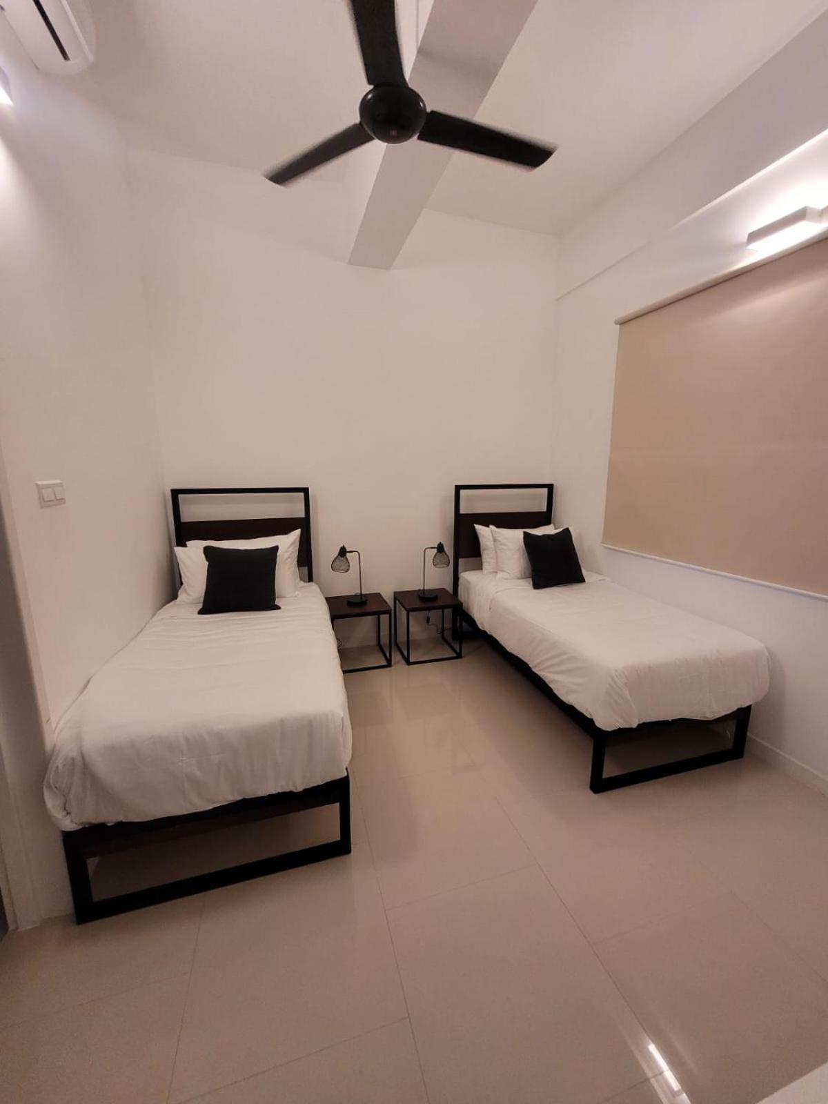 Hasara Oceanfront Apartments Galle Buitenkant foto