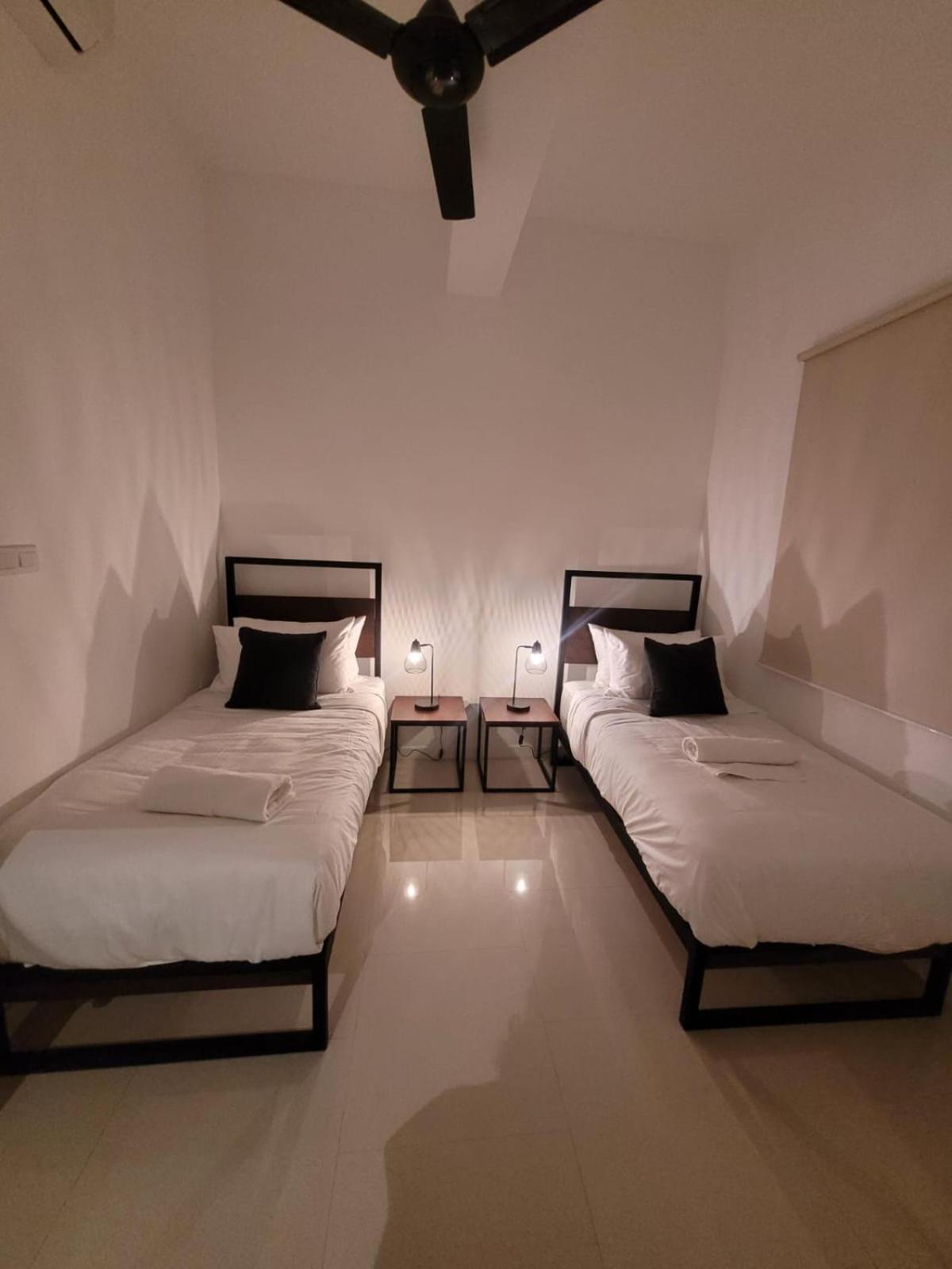 Hasara Oceanfront Apartments Galle Buitenkant foto