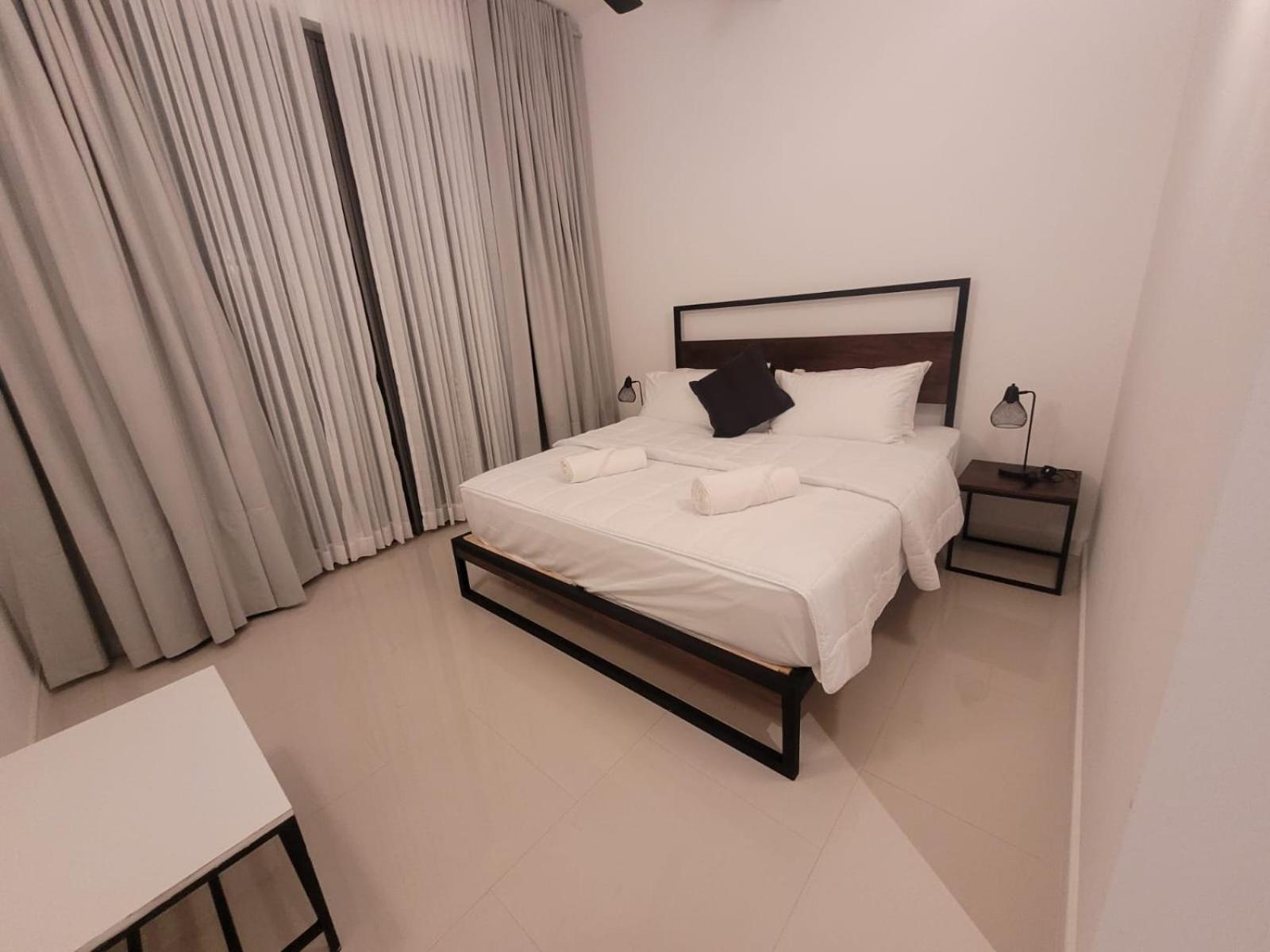 Hasara Oceanfront Apartments Galle Buitenkant foto